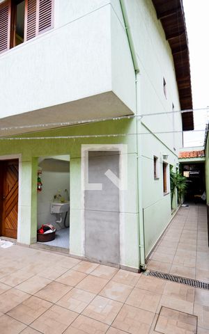 Casa à venda com 330m², 4 quartos e 3 vagasCorredor Lateral 