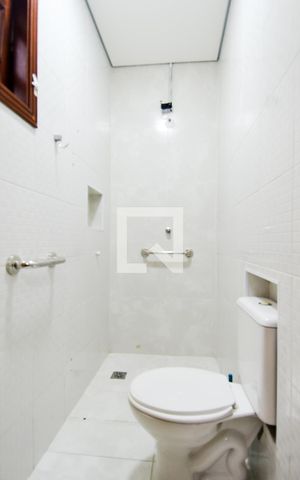 Casa à venda com 330m², 4 quartos e 3 vagasBanheiro da Suíte 1