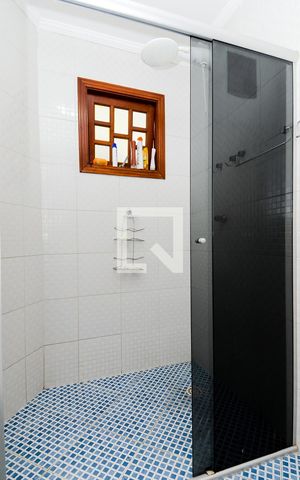 Casa à venda com 330m², 4 quartos e 3 vagasBanheiro da Suíte 2