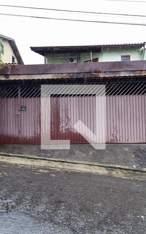Casa à venda com 330m², 4 quartos e 3 vagasFachada