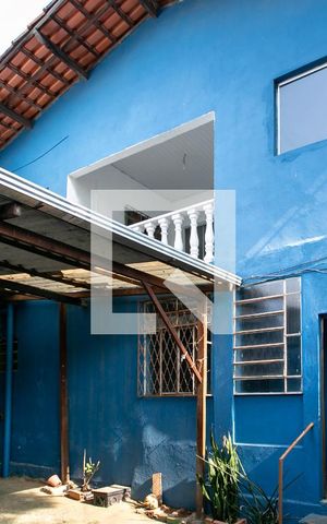 Casa para alugar com 120m², 4 quartos e 1 vaga Casa para alugar com 120m², 4 quartos e 1 vagaFachada