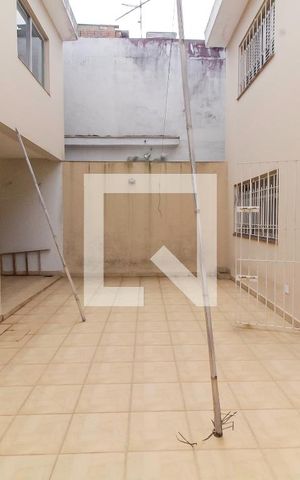 Casa à venda com 300m², 4 quartos e 3 vagas Casa à venda com 300m², 4 quartos e 3 vagasQuintal