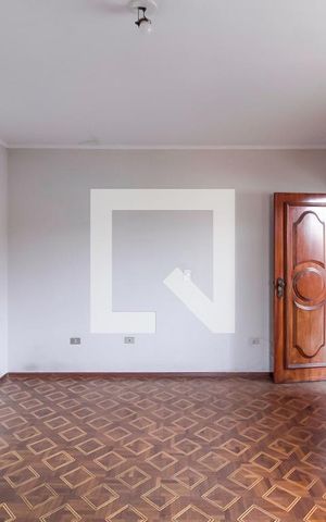 Casa à venda com 300m², 4 quartos e 3 vagas Casa à venda com 300m², 4 quartos e 3 vagasSuíte