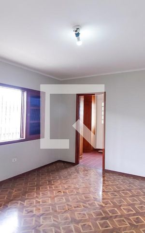 Casa à venda com 300m², 4 quartos e 3 vagas Casa à venda com 300m², 4 quartos e 3 vagasSuíte