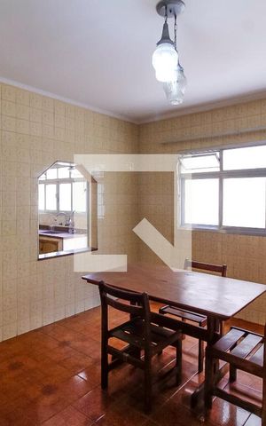 Casa à venda com 300m², 4 quartos e 3 vagas Casa à venda com 300m², 4 quartos e 3 vagasCopa