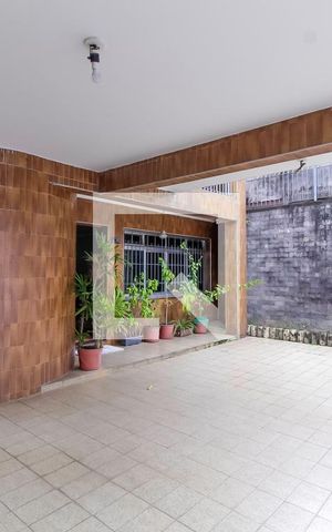 Casa à venda com 300m², 4 quartos e 3 vagas Casa à venda com 300m², 4 quartos e 3 vagasGaragem