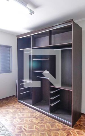 Casa à venda com 300m², 4 quartos e 3 vagas Casa à venda com 300m², 4 quartos e 3 vagasQuarto 2
