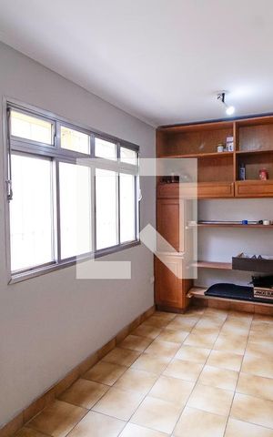 Casa à venda com 300m², 4 quartos e 3 vagas Casa à venda com 300m², 4 quartos e 3 vagasEscritório