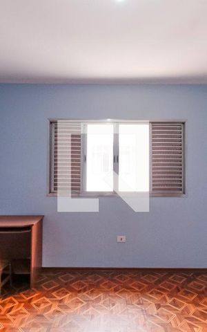 Casa à venda com 300m², 4 quartos e 3 vagas Casa à venda com 300m², 4 quartos e 3 vagasQuarto 1