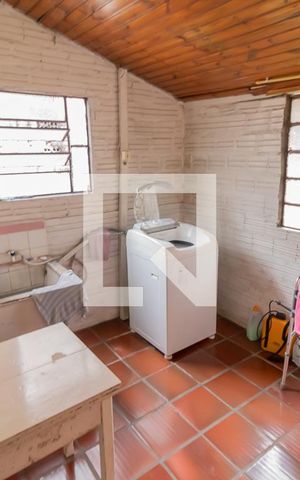 Casa à venda com 80m², 2 quartos e 1 vagaArea de serviço
