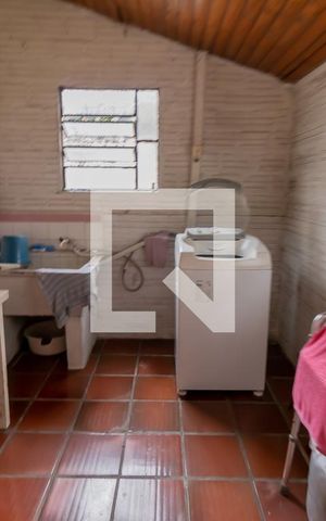 Casa à venda com 80m², 2 quartos e 1 vagaArea de serviço