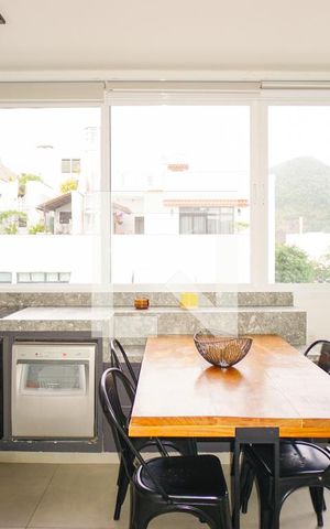 Apartamento à venda com 297m², 3 quartos e 1 vaga Apartamento à venda com 297m², 3 quartos e 1 vagaCozinha e Área de Serviço