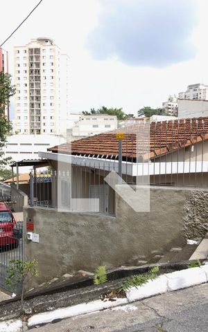 Casa à venda com 0m², 9 quartos e sem vaga Casa à venda com 0m², 9 quartos e sem vagaFachada