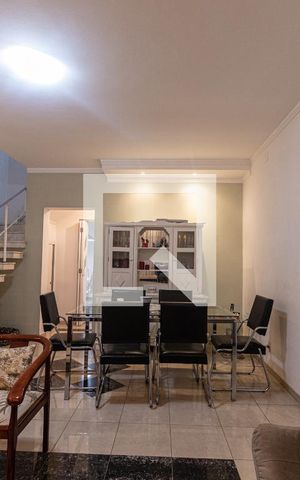 Casa à venda com 200m², 3 quartos e 3 vagas Casa à venda com 200m², 3 quartos e 3 vagasSala