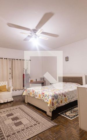 Casa à venda com 200m², 3 quartos e 3 vagas Casa à venda com 200m², 3 quartos e 3 vagasQuarto 2