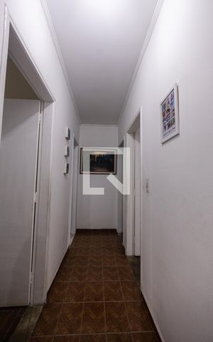 Casa à venda com 200m², 3 quartos e 3 vagas Casa à venda com 200m², 3 quartos e 3 vagasCorredor