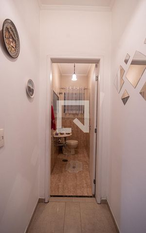 Casa à venda com 200m², 3 quartos e 3 vagas Casa à venda com 200m², 3 quartos e 3 vagasLavabo