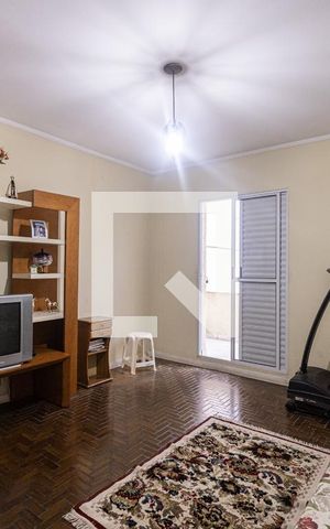 Casa à venda com 200m², 3 quartos e 3 vagas Casa à venda com 200m², 3 quartos e 3 vagasQuarto 1