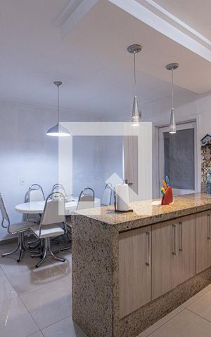 Casa à venda com 200m², 3 quartos e 3 vagas Casa à venda com 200m², 3 quartos e 3 vagasCozinha