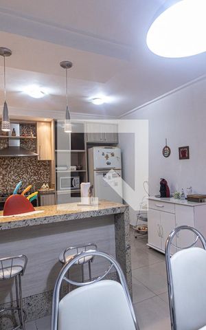 Casa à venda com 200m², 3 quartos e 3 vagas Casa à venda com 200m², 3 quartos e 3 vagasCozinha