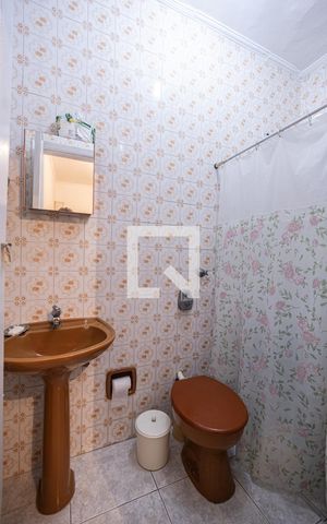 Casa à venda com 200m², 3 quartos e 3 vagas Casa à venda com 200m², 3 quartos e 3 vagasBanheiro de Serviço