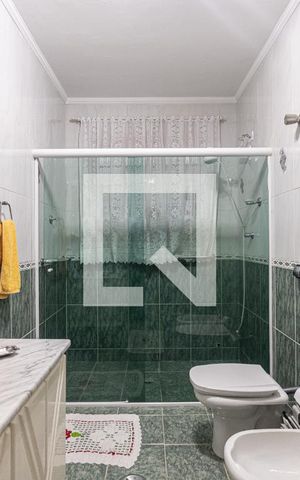 Casa à venda com 200m², 3 quartos e 3 vagas Casa à venda com 200m², 3 quartos e 3 vagasBanheiro Social