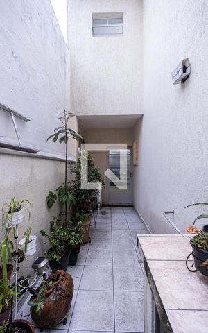 Casa à venda com 200m², 3 quartos e 3 vagas Casa à venda com 200m², 3 quartos e 3 vagasÁrea Externa