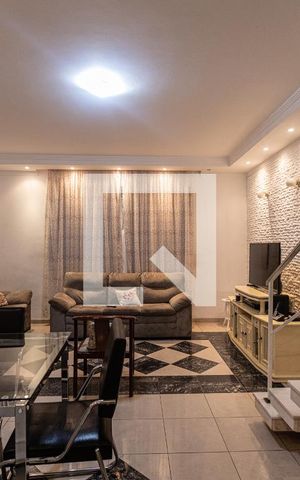 Casa à venda com 200m², 3 quartos e 3 vagas Casa à venda com 200m², 3 quartos e 3 vagasSala