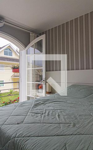 Casa de condomínio à venda com 220m², 3 quartos e 2 vagas Casa de condomínio à venda com 220m², 3 quartos e 2 vagasSacada do Quarto 2