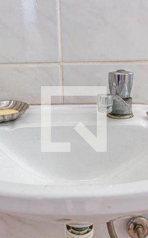 Apartamento à venda com 180m², 3 quartos e 1 vaga Apartamento à venda com 180m², 3 quartos e 1 vagaDetalhe do Banheiro de Serviço