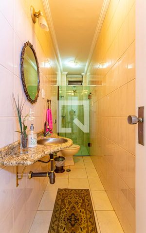 Apartamento à venda com 180m², 3 quartos e 1 vaga Apartamento à venda com 180m², 3 quartos e 1 vagaBanheiro 1