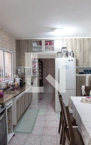 Casa à venda com 210m², 4 quartos e 4 vagasCozinha