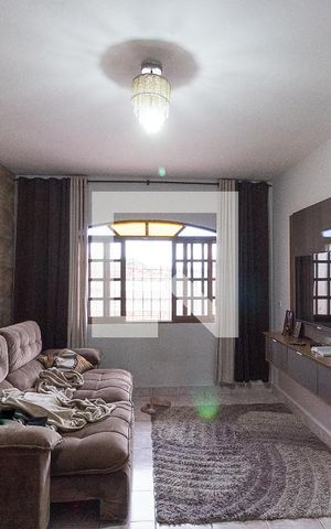 Casa à venda com 210m², 4 quartos e 4 vagasSala
