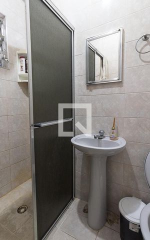 Casa à venda com 210m², 4 quartos e 4 vagasBanheiro 1