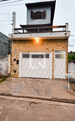 Casa à venda com 220m², 3 quartos e 3 vagasFachada
