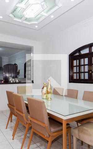Casa à venda com 220m², 3 quartos e 3 vagasCopa