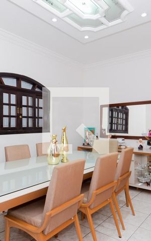 Casa à venda com 220m², 3 quartos e 3 vagasCopa