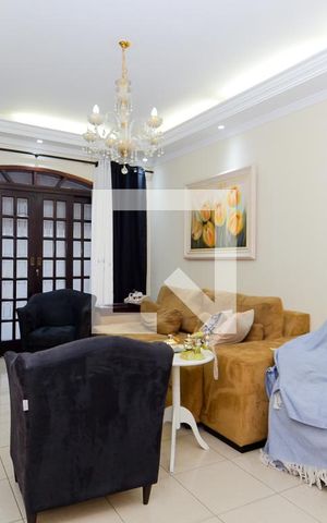 Casa à venda com 220m², 3 quartos e 3 vagasSala