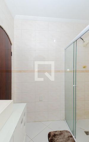 Casa à venda com 220m², 3 quartos e 3 vagasBanheiro da Suíte