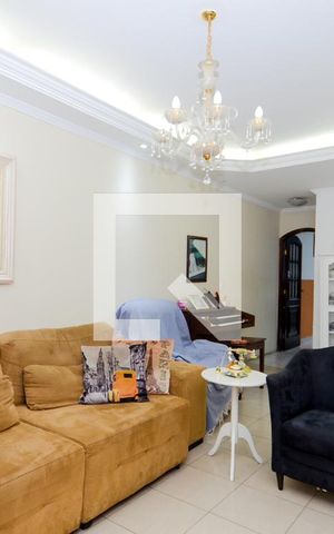 Casa à venda com 220m², 3 quartos e 3 vagasSala