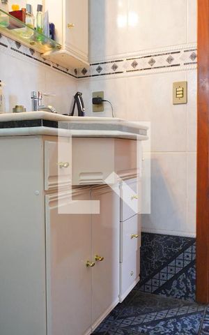 Casa à venda com 220m², 4 quartos e 6 vagasBanheiro da Suíte