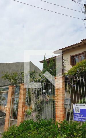 Casa à venda com 220m², 4 quartos e 6 vagas Casa à venda com 220m², 4 quartos e 6 vagasFachada da Casa