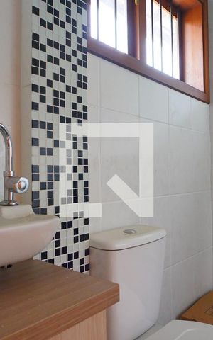 Casa à venda com 220m², 4 quartos e 6 vagasBanheiro da Suíte 2
