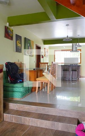 Casa à venda com 220m², 4 quartos e 6 vagasSala