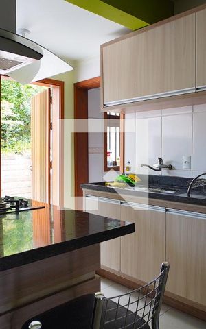 Casa à venda com 220m², 4 quartos e 6 vagasCozinha