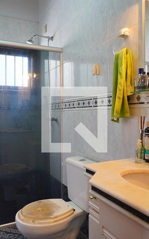 Casa à venda com 220m², 4 quartos e 6 vagasBanheiro da Suíte