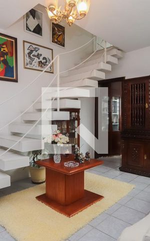 Casa à venda com 120m², 5 quartos e 3 vagasSala