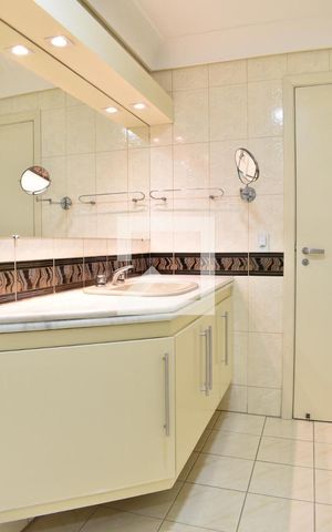 Apartamento à venda com 211m², 4 quartos e 2 vagasBanheiro Suíte 1