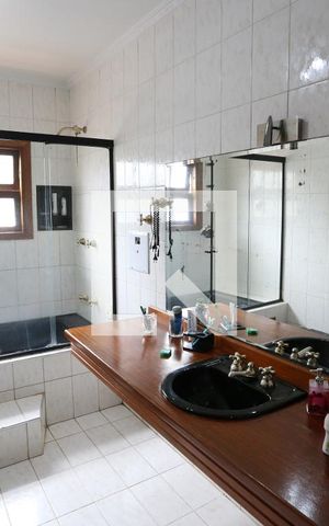 Casa à venda com 540m², 3 quartos e 6 vagasBanheiro da Suíte