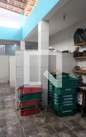 Casa à venda com 430m², 3 quartos e 4 vagas Casa à venda com 430m², 3 quartos e 4 vagasÁrea de Serviço 1